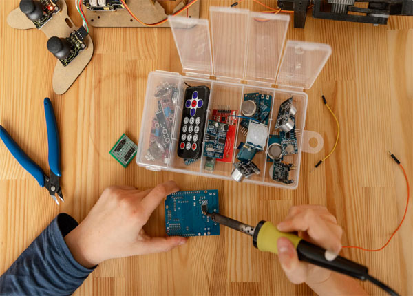 Những ai phù hợp học Cao đẳng Công nghệ Kỹ thuật điện – điện tử? fdgrtrj